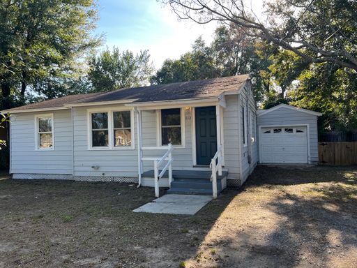 113 Rue Max St Pensacola, FL 32507 MOVE IN SPECIAL: HALF OFF first full month of rent!!! – photo 1