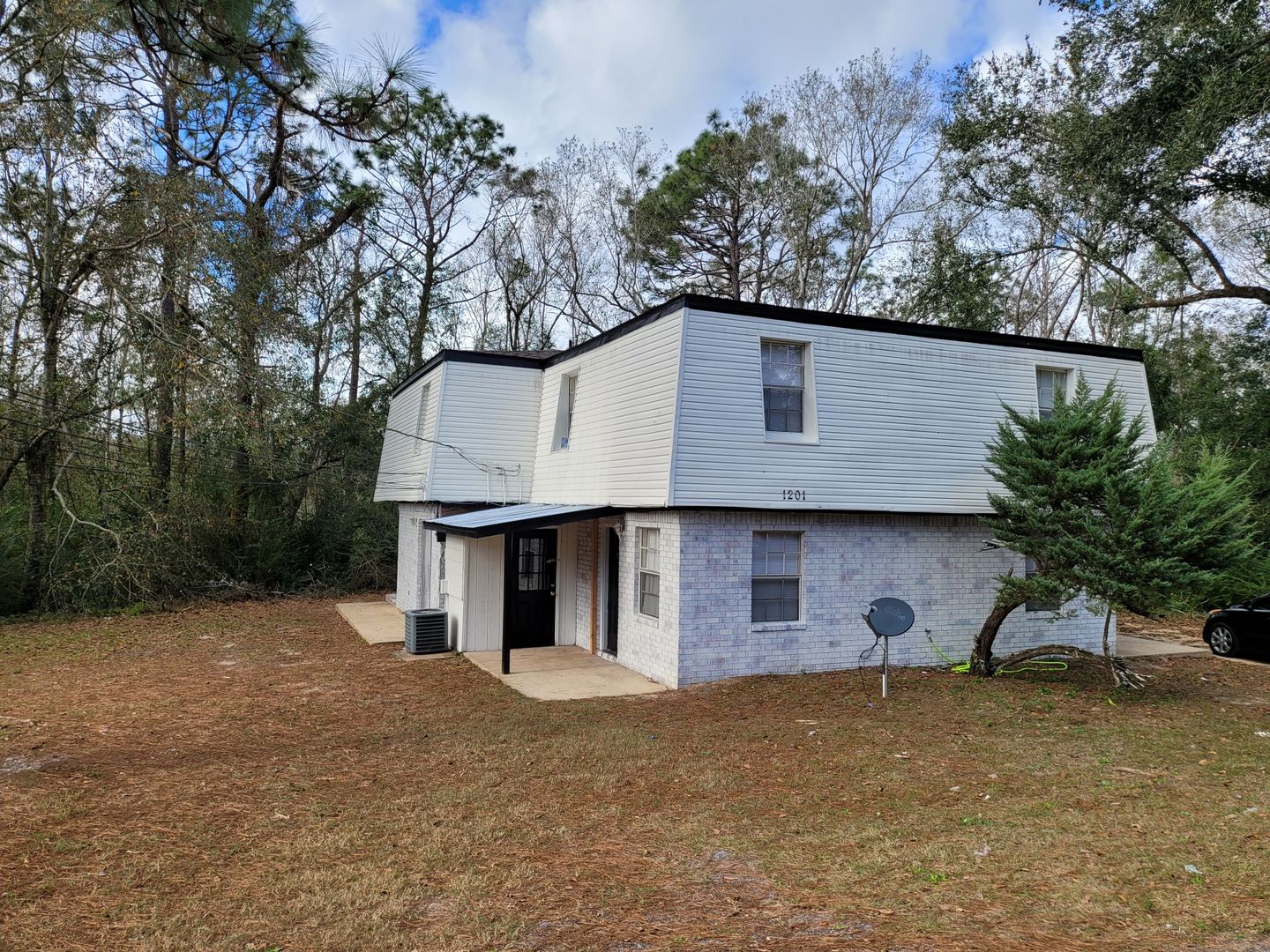 Cantonment Apartment: 1201 Lake Drive