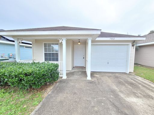 7802 Heirloom Dr. Pensacola: MOVE-IN SPECIAL: HALF OFF YOUR FIRST FULL MONTH’S RENT! – photo 1
