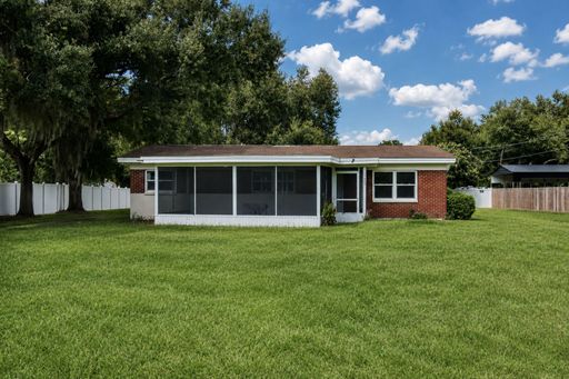 3 Bedroom, 1 Bathroom Home for Rent in Plant City! – photo 1