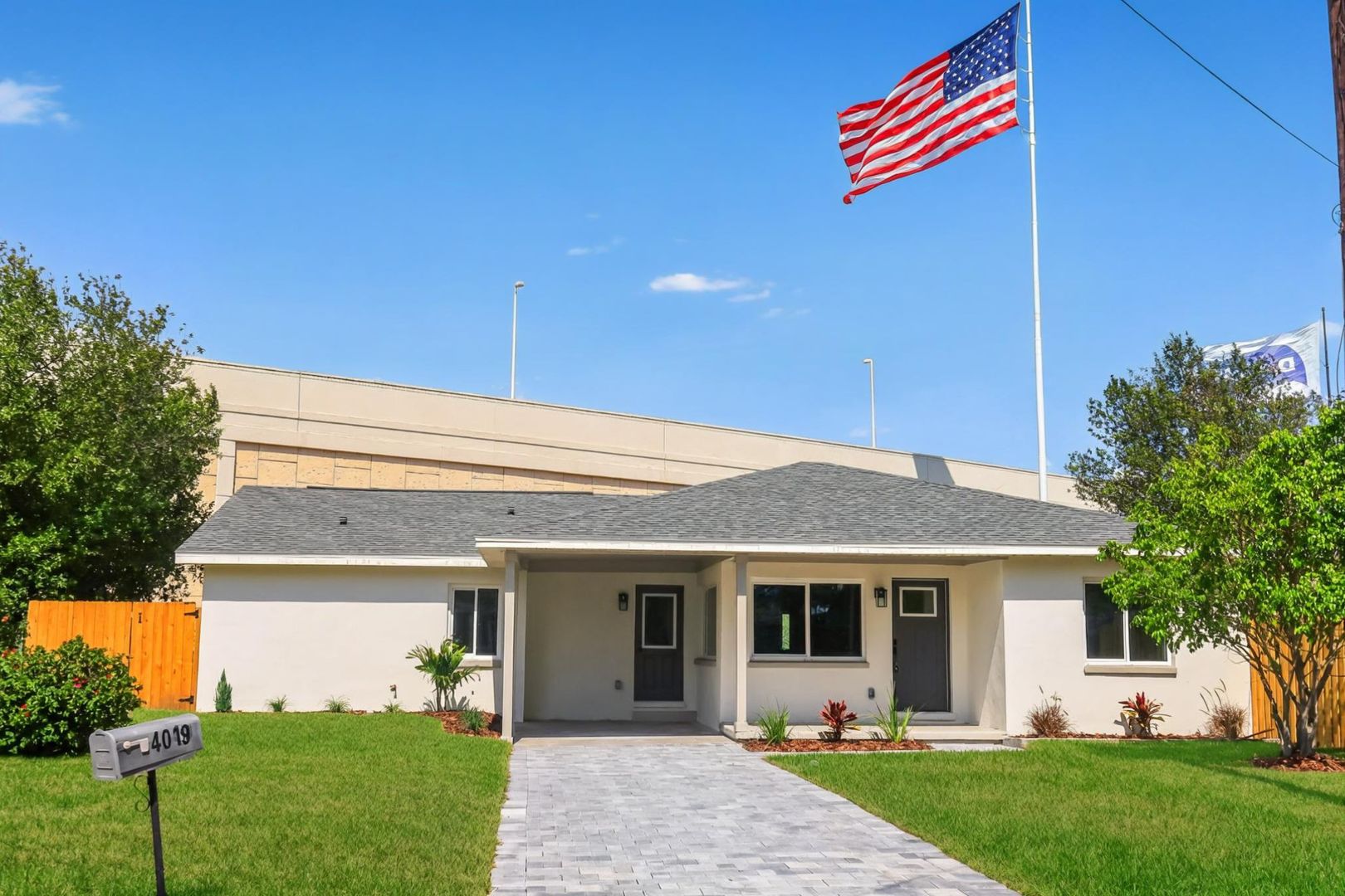 Tampa House: 4019 W Lemon St