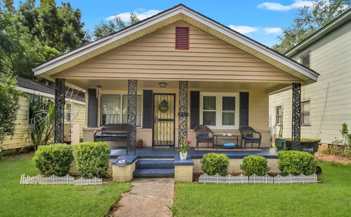 3 Bed, 1.5 Bath Home with Washer/Dryer and Front & Back Yard Space- $250 OFF 1st MONTH! – photo 1