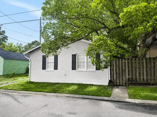 2 Bedroom 1 Bathroom Carriage house in Ardsley Park with Great Kitchen & W/D hookups – photo 1