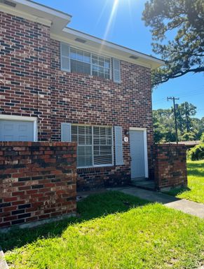 Two Bed, One Bath Home for Rent near Truman Parkway, Plant Fitness & More – photo 1