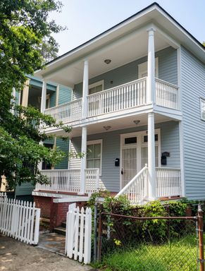 3 Bedroom, 1.5 Full Bath for rent with tons of Historic Charm! W&D Included! – photo 1