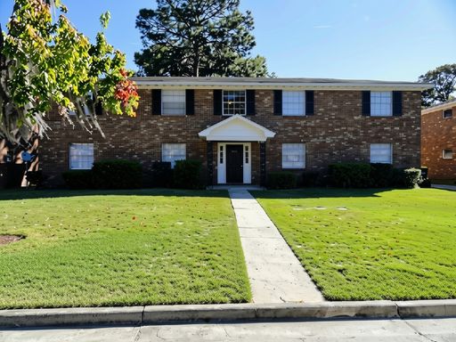 2 Bedroom, 1 Bathroom apartment upstairs with updated flooring throughout! – photo 1