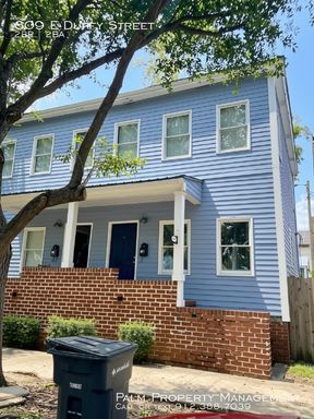 Two bed, Two bath Historic Townhome for Rent- W/D in Unit & Historic Features- $250 OFF 1st MONTH – photo 1