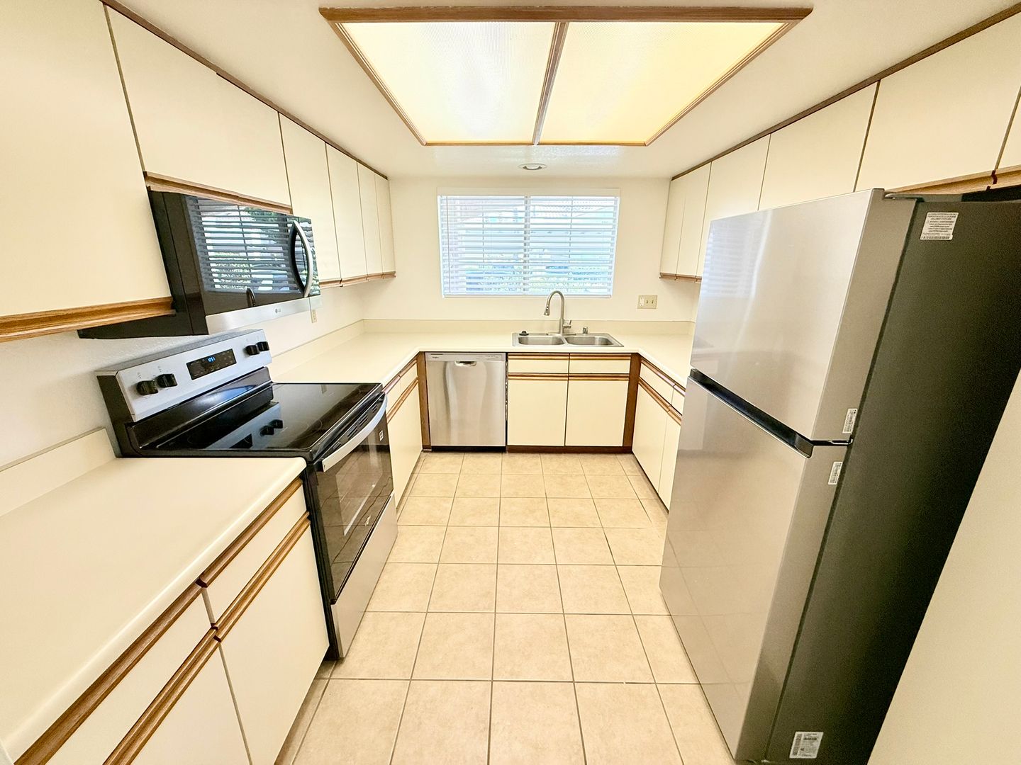 Palm Springs Condo: 505 S. Farrell Dr. #G37