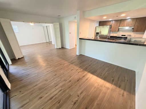 Charming One Bedroom Condo At Riviera Gardens. – photo 1