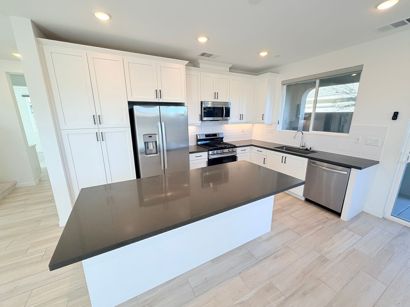 Cathedral City House: 625 Via Firenze