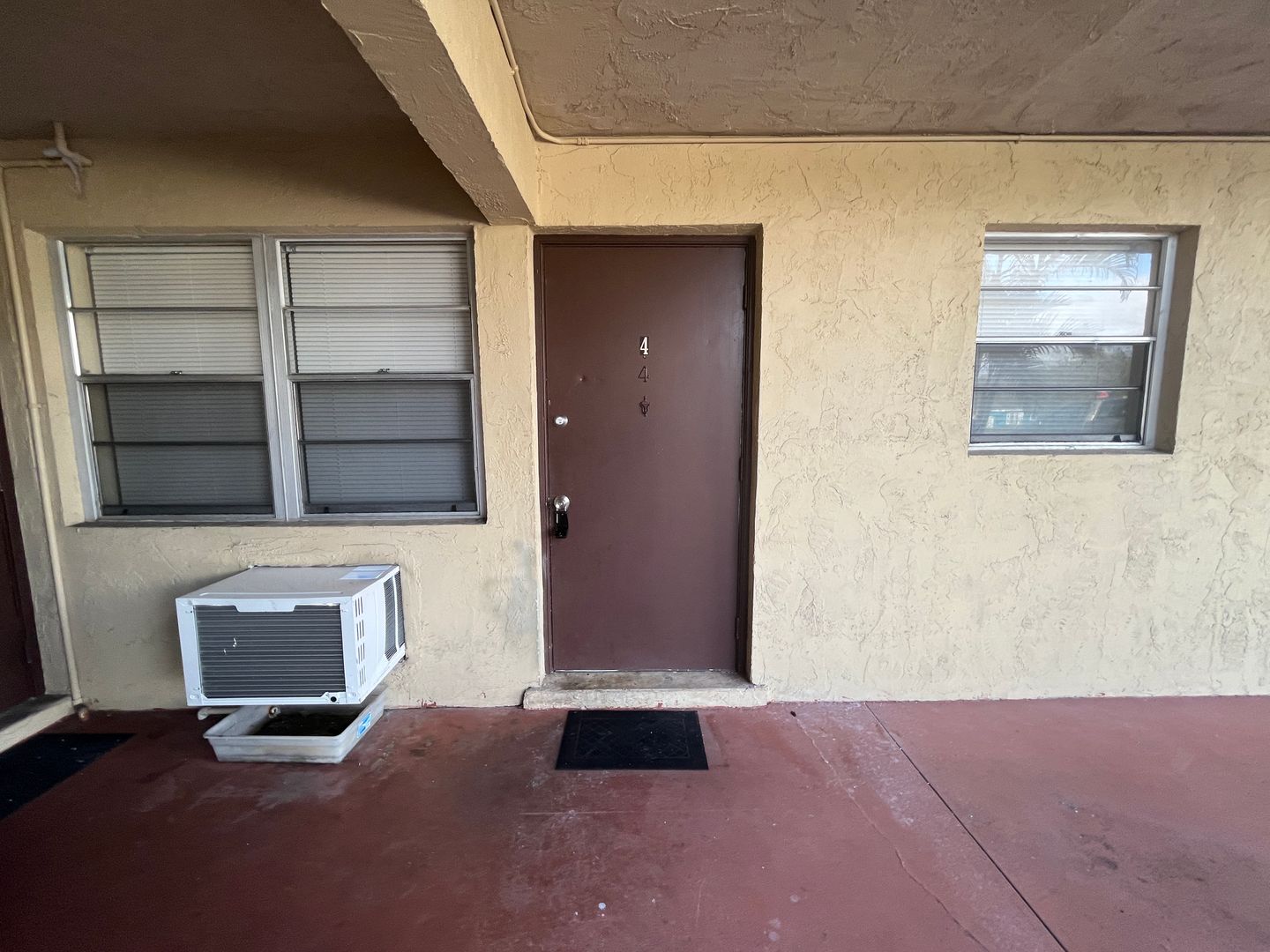 Lantana Apartment: 700 South Broadway