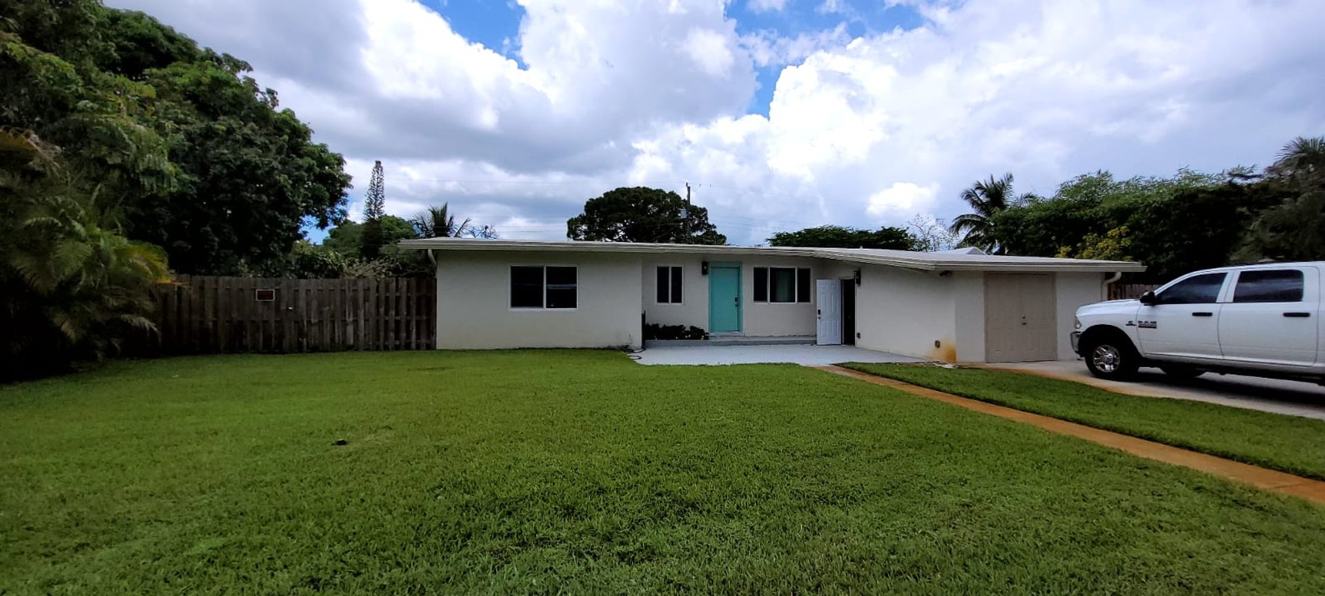 Plantation House: 4330 SW 10th Street