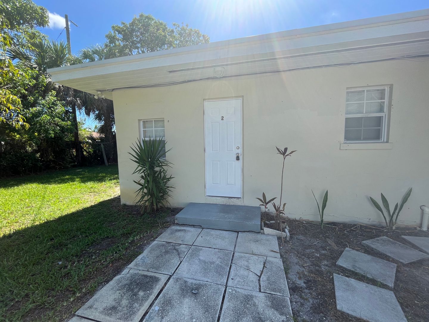 Riviera Beach Apartment: 182 W. 34th St.