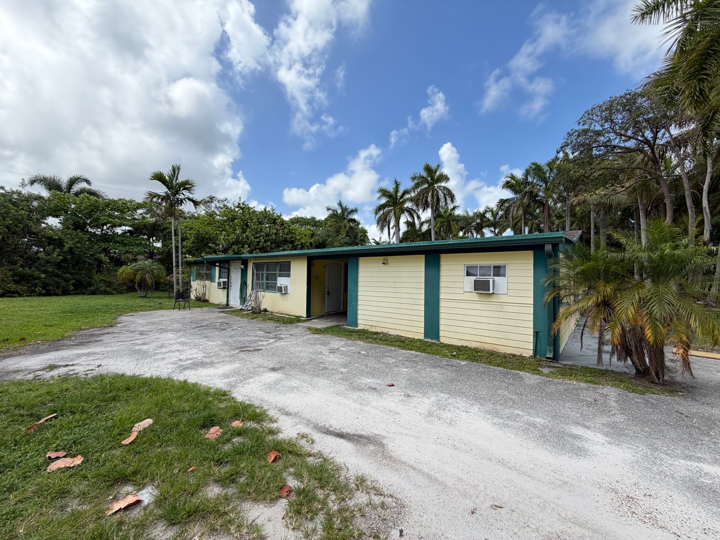 Palm Springs Apartment: 1101 Summer St.