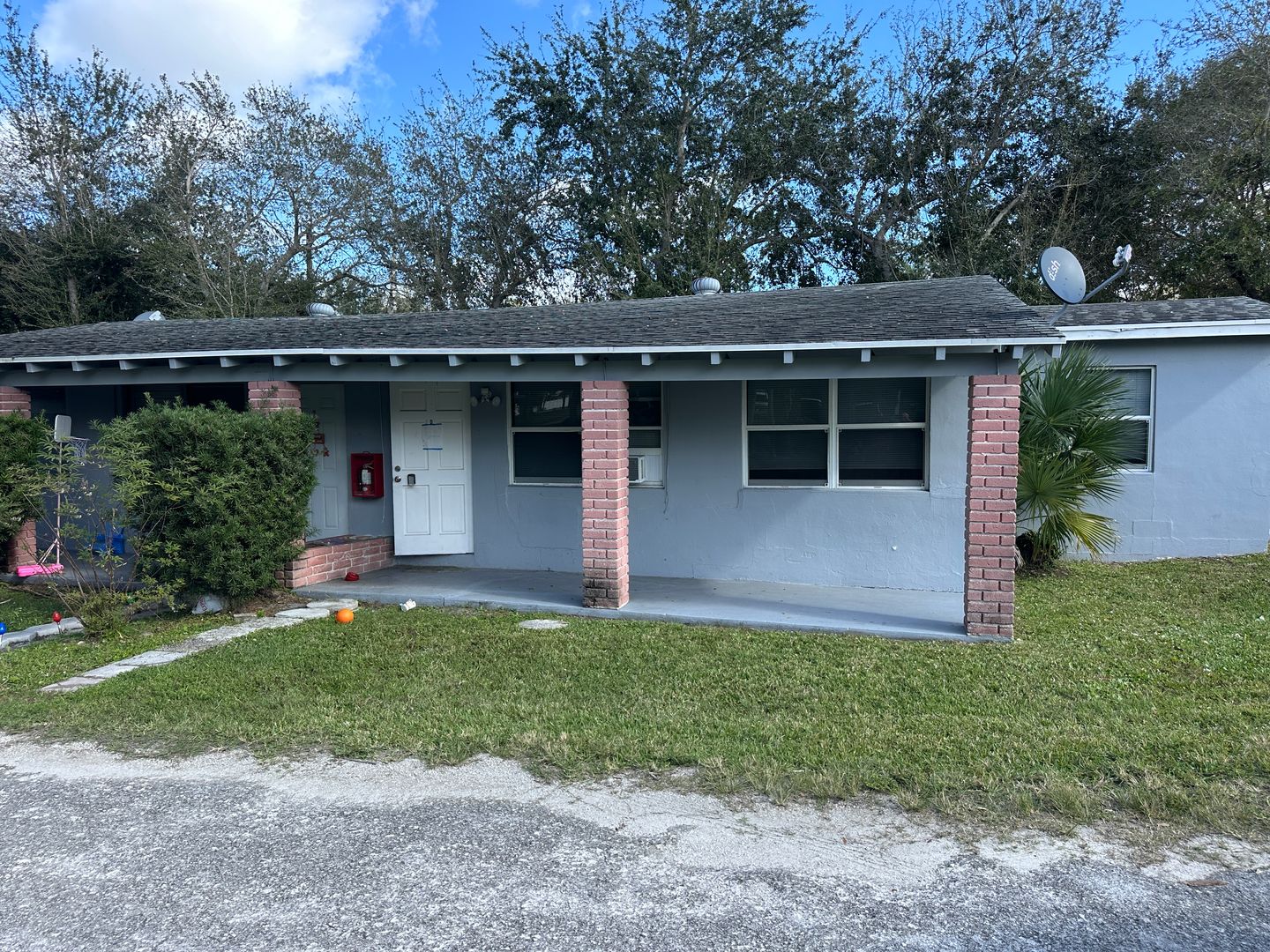 Palm Springs Apartment: 3172 2nd Ave. N.