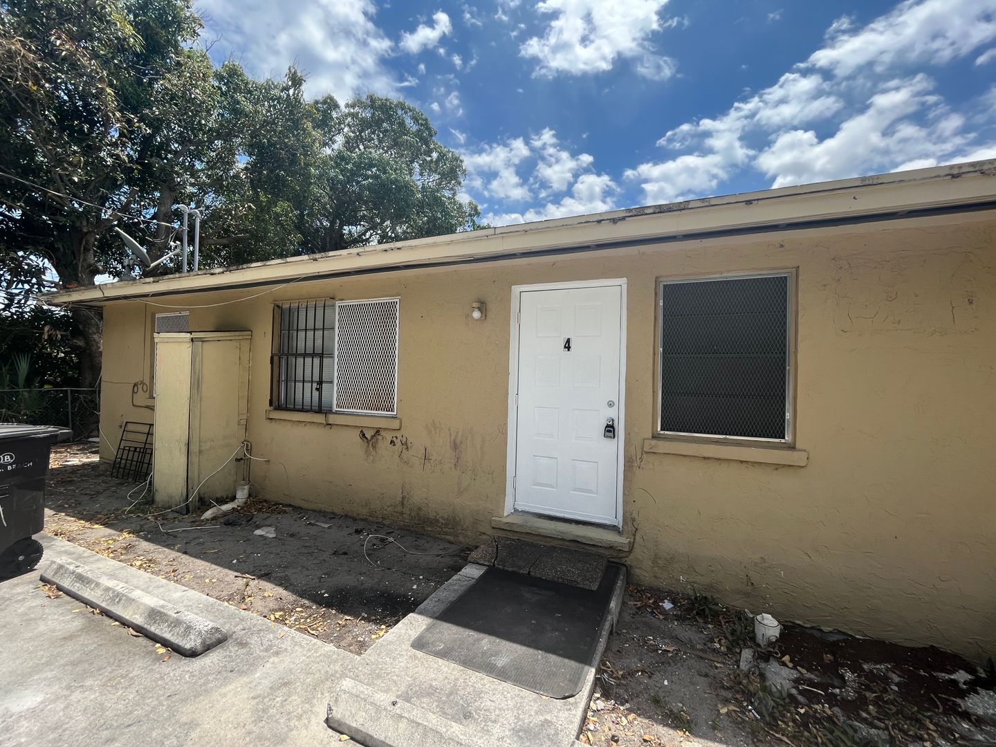 West Palm Beach Apartment: 1100 Henrietta Ave.