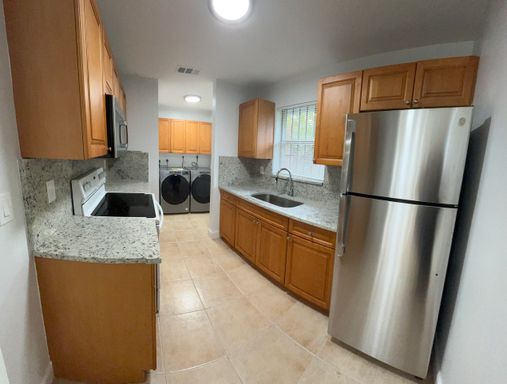Stunning 2/1 for Rent! – photo 1
