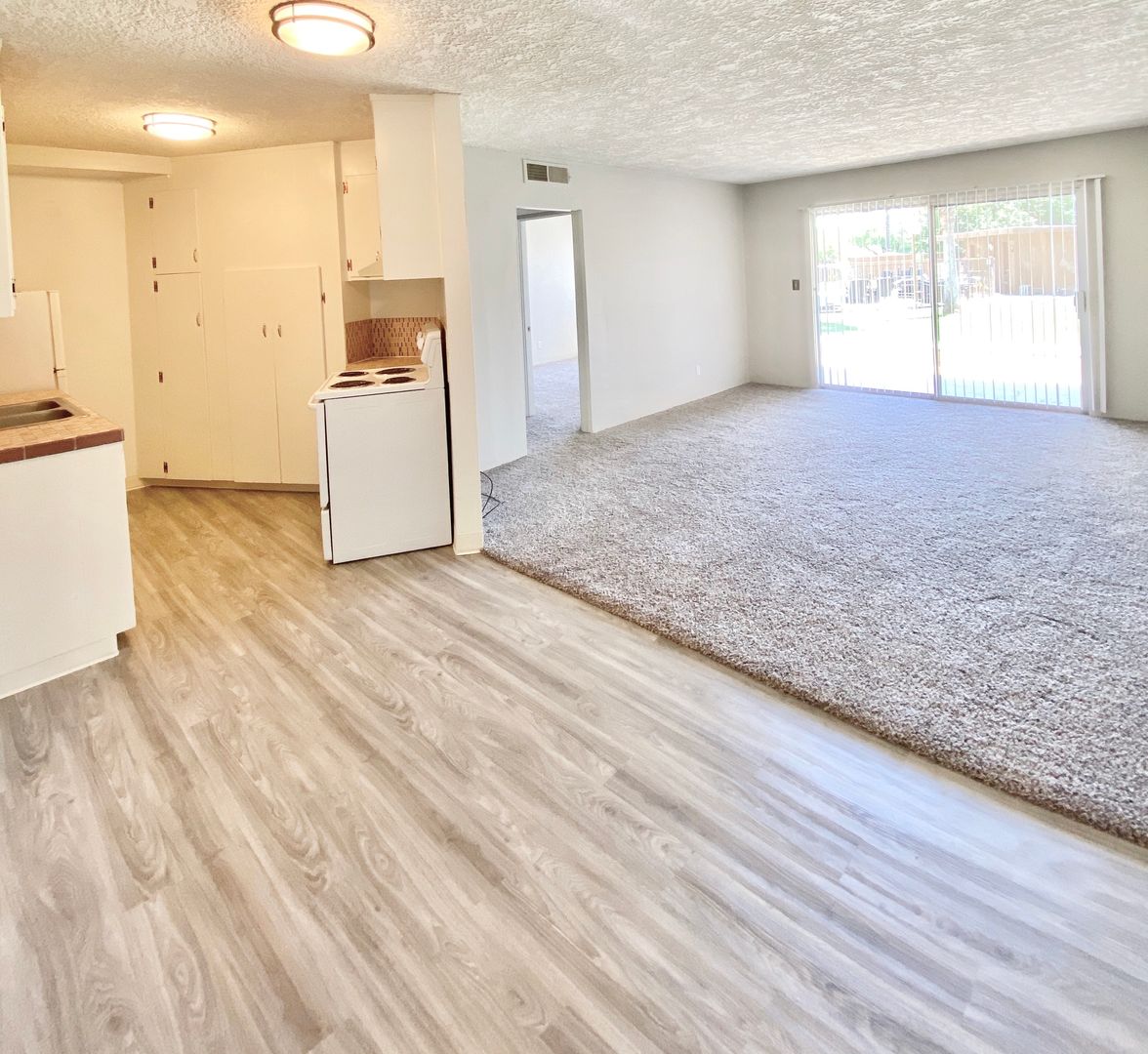 Palm Springs Apartment: 2580 E Tahquitz Canyon Way