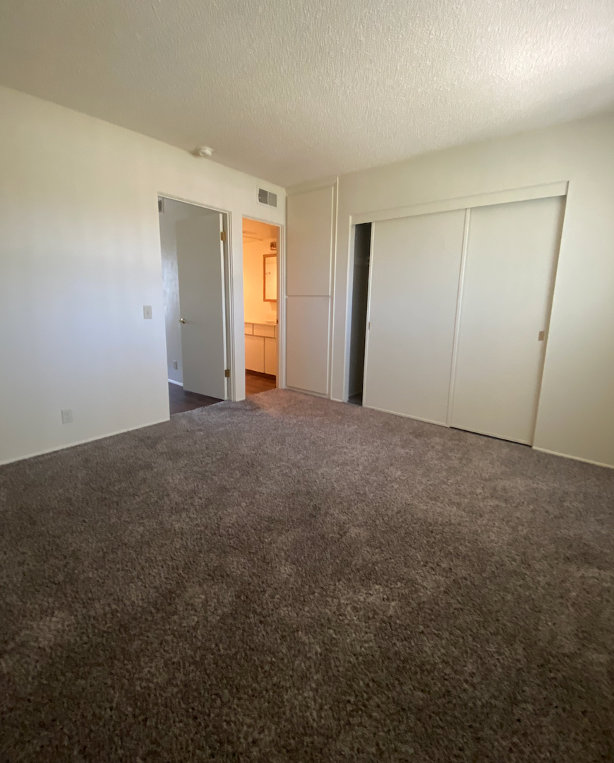 Palm Springs Apartment: 100 W Via Olivera