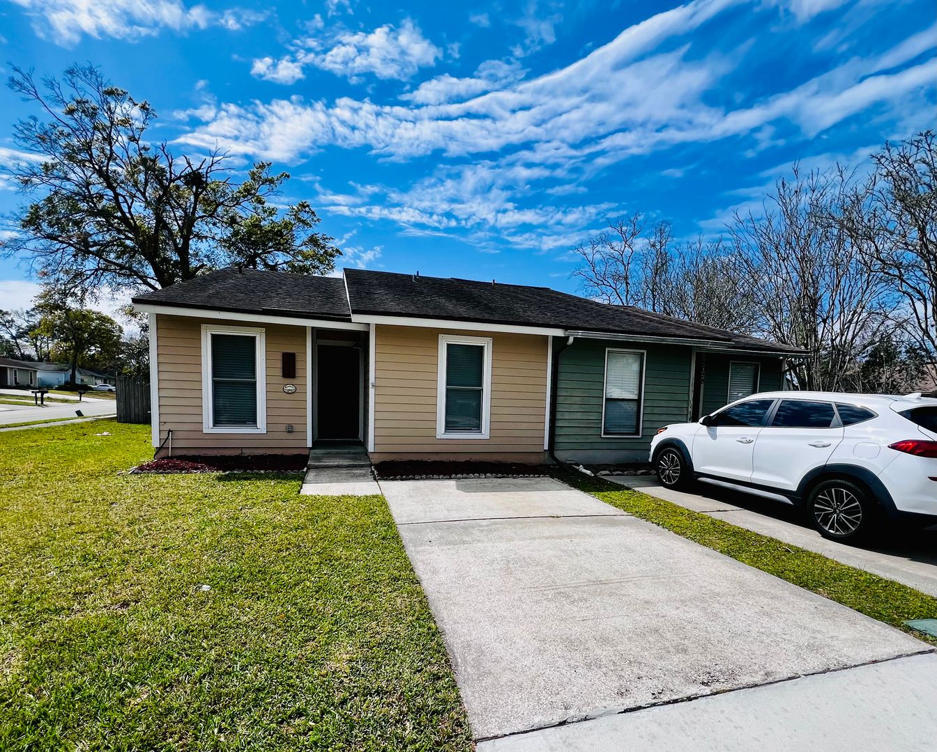 Jacksonville House: 2024 Oak Water Dr