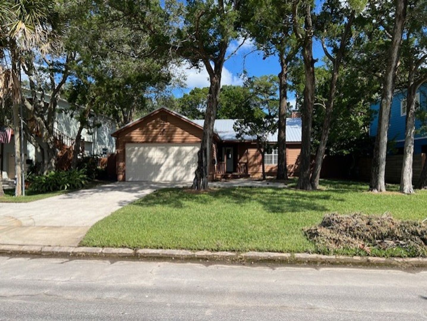 St Augustine House: 458 Arricola Ave