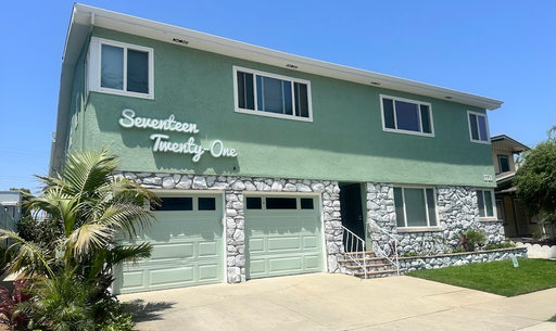 Extra Large Fully Remodeled Top Floor 1x1 in Prime Alamitos Beach Location! – photo 1
