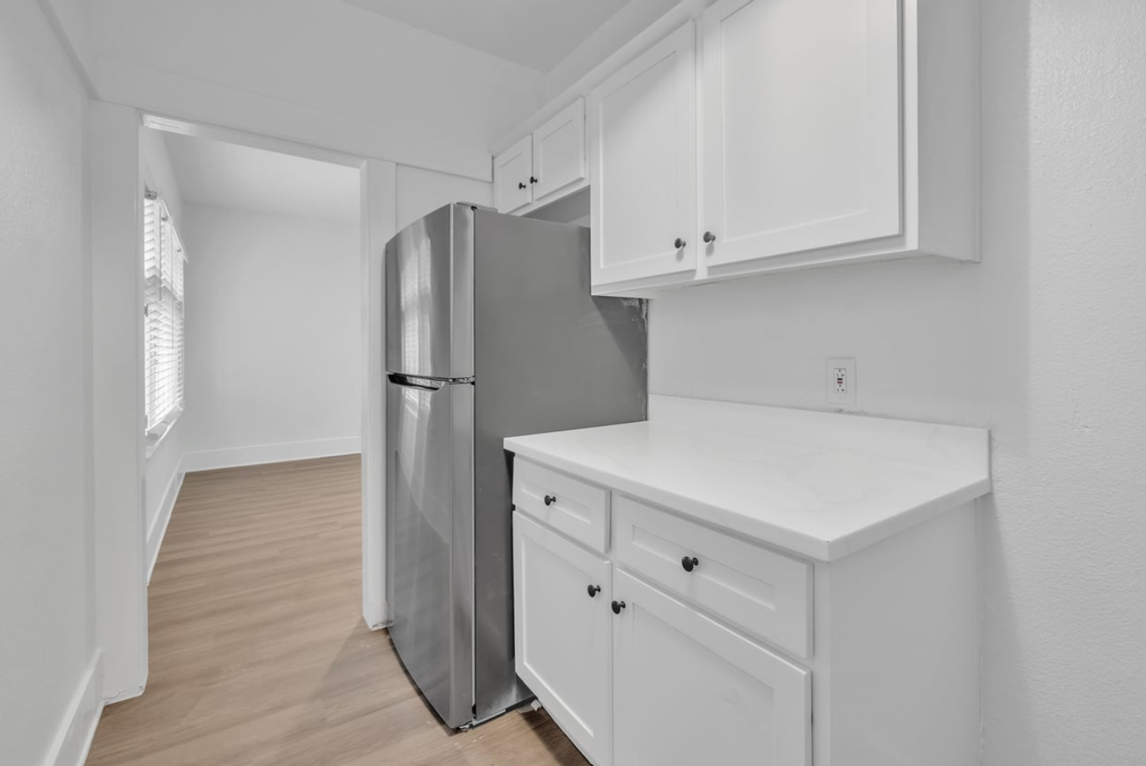 Long Beach Apartment: 237 E 9th St