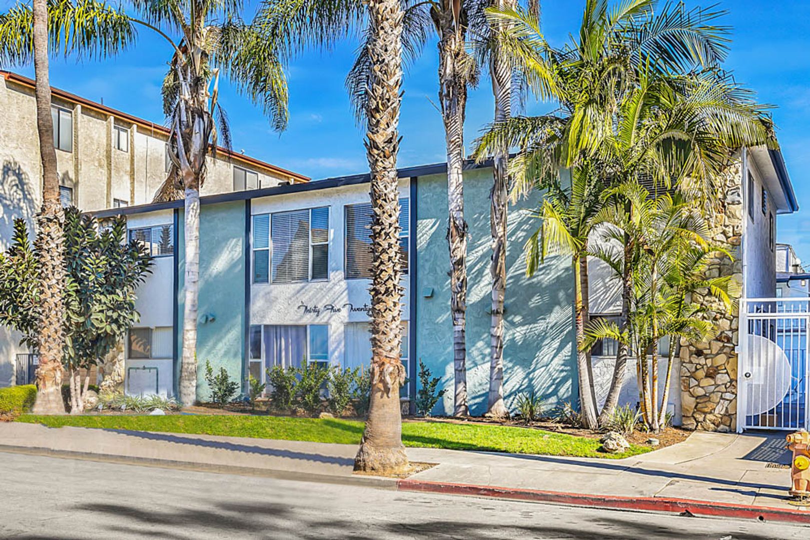 Long Beach Apartment: 3520 Elm Avenue