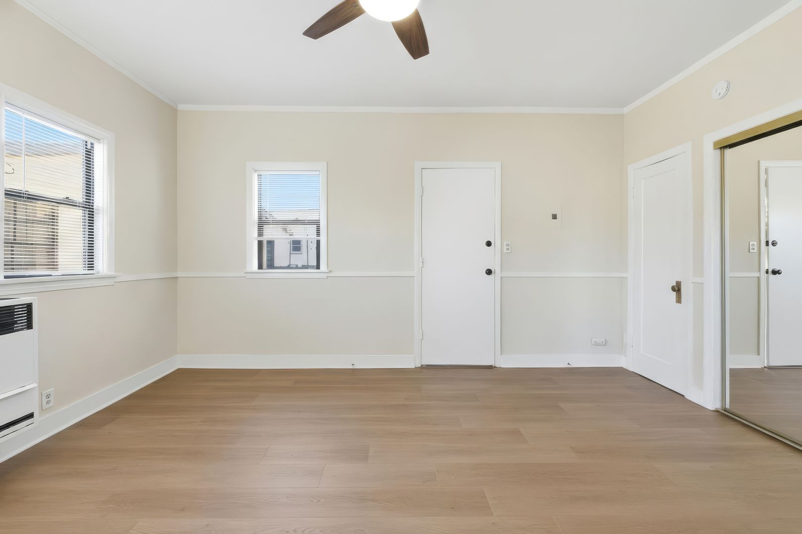 Long Beach Apartment: 3234 E. Broadway