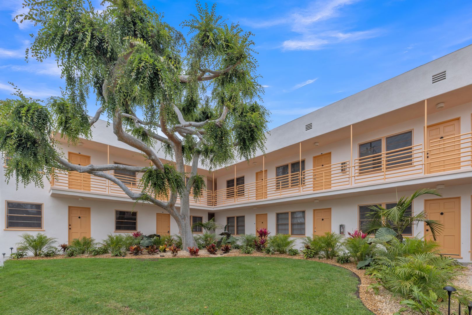 Long Beach Apartment: 202 Obispo Ave