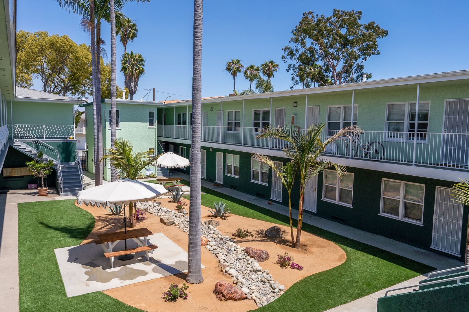 Long Beach Apartment: 1212 E 3rd St