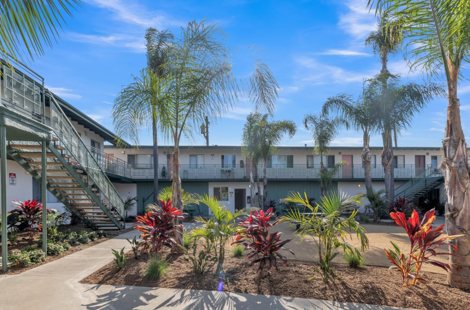 Long Beach Apartment: 1055 Loma Ave