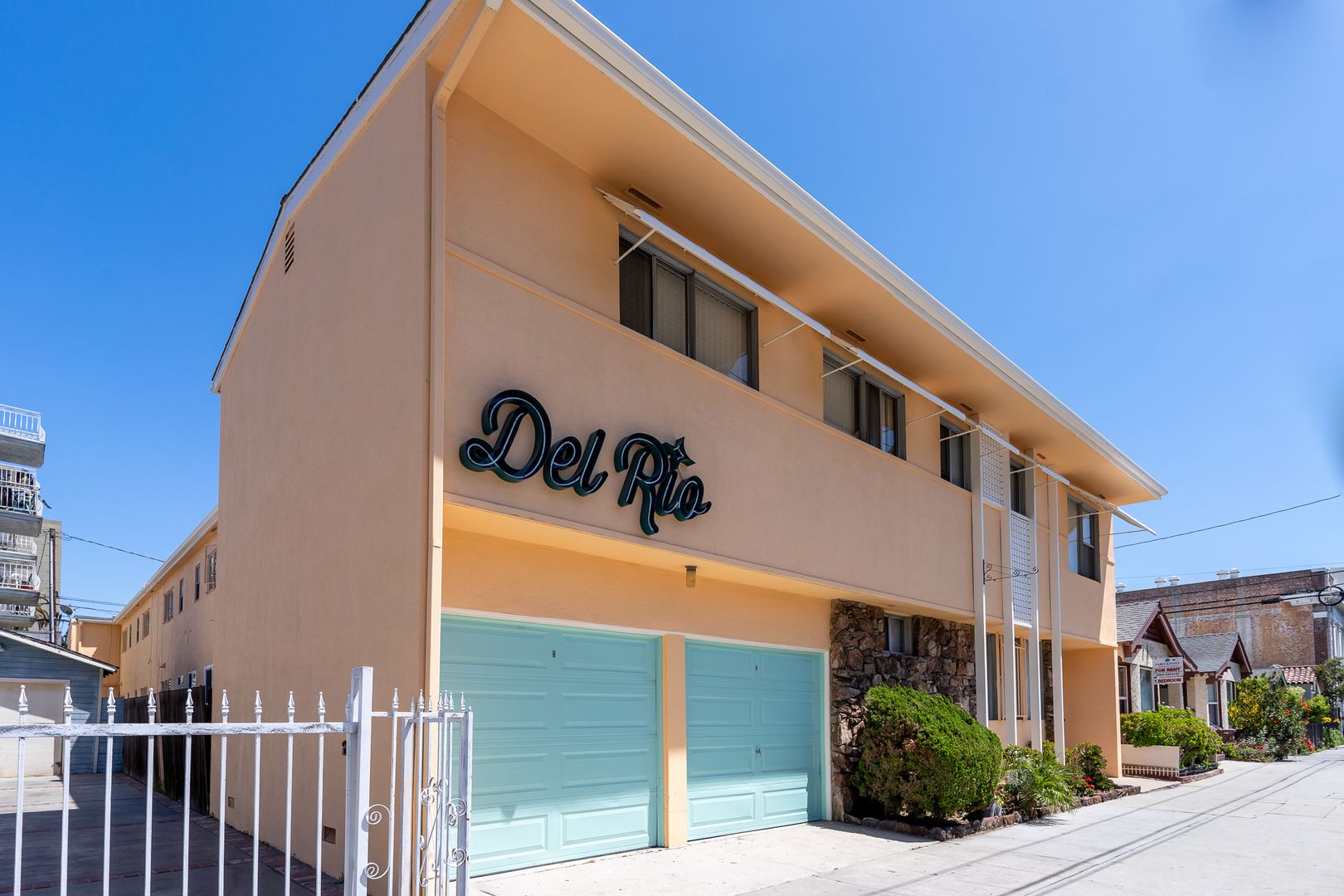 Long Beach Apartment: 338 Linden Avenue