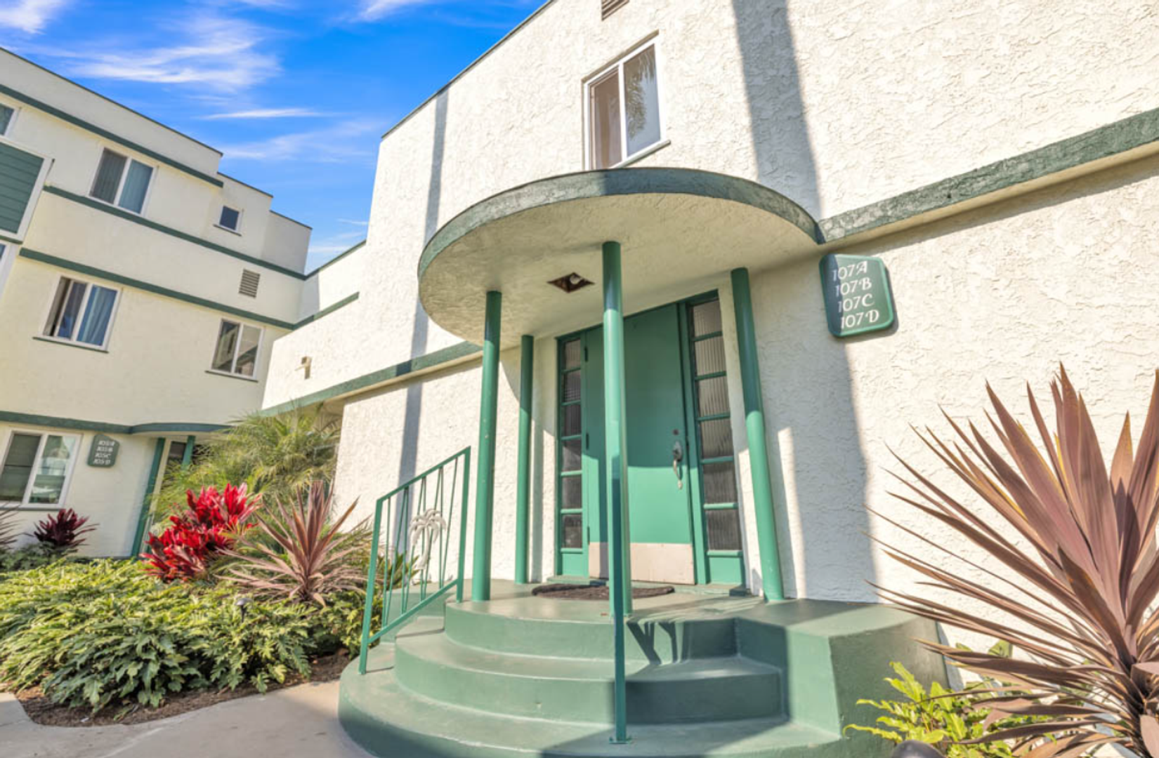 Long Beach Apartment: 101-107 Cherry Ave