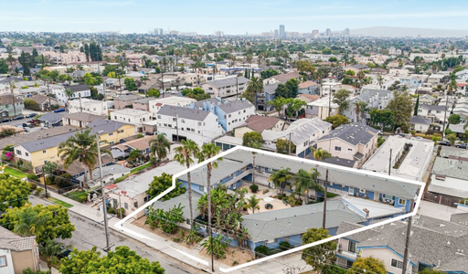 Newly Renovated 1 Bedroom Upper, Garage Available! - Ideal Long Beach location! Garage Available! – photo 1
