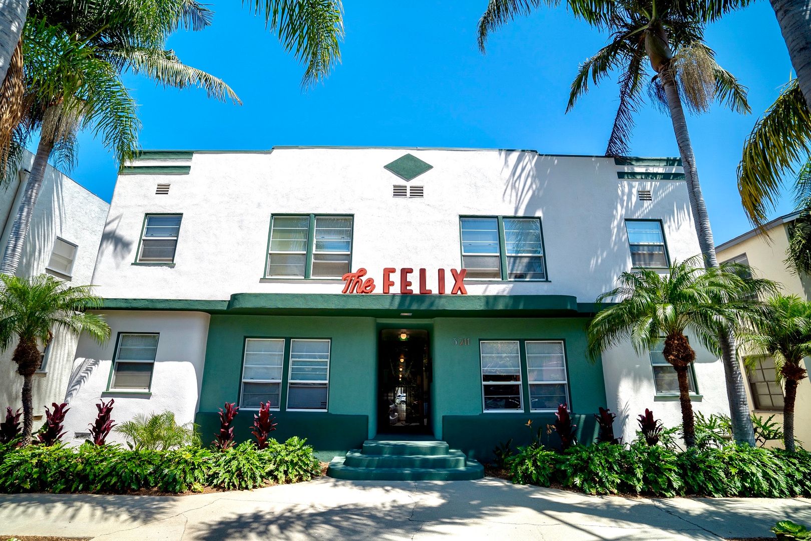 Long Beach Apartment: 3211 E 2nd Street