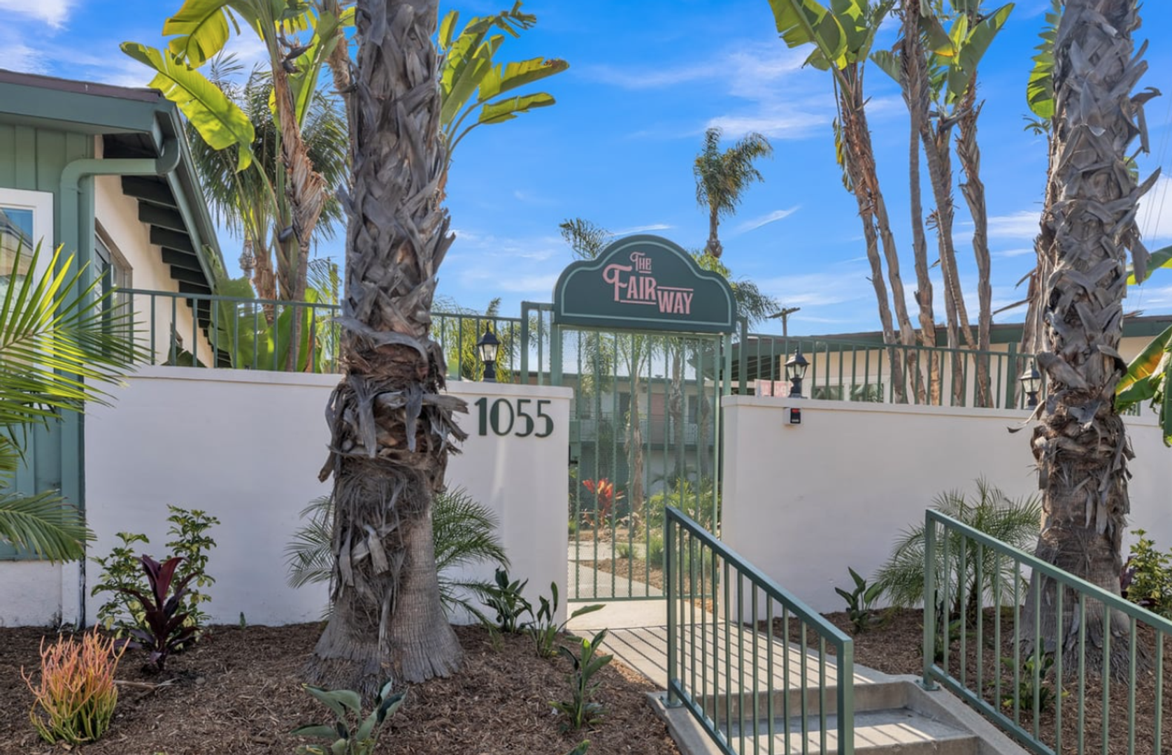 Long Beach Apartment: 1055 Loma Ave