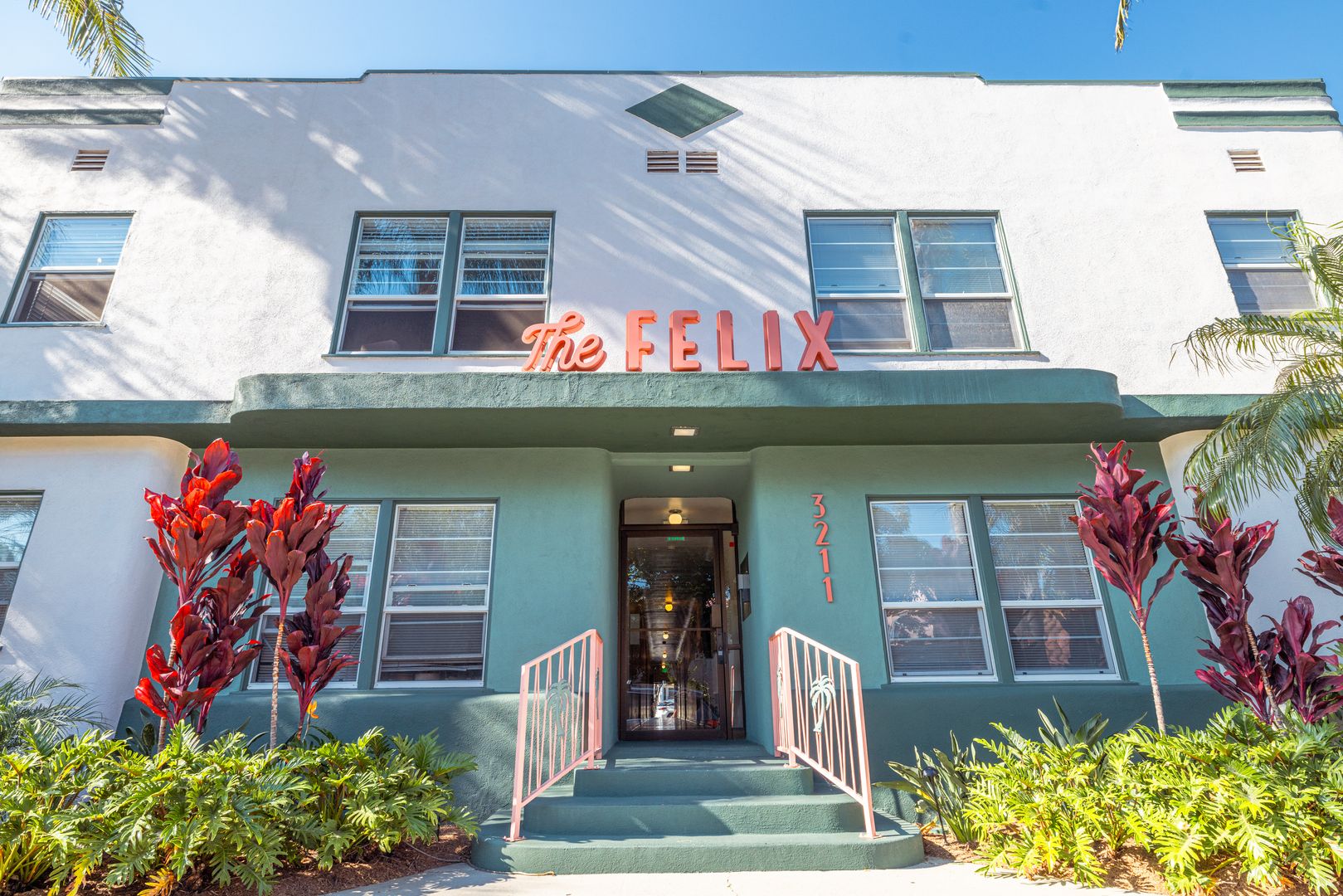 Long Beach Apartment: 3211 E 2nd Street