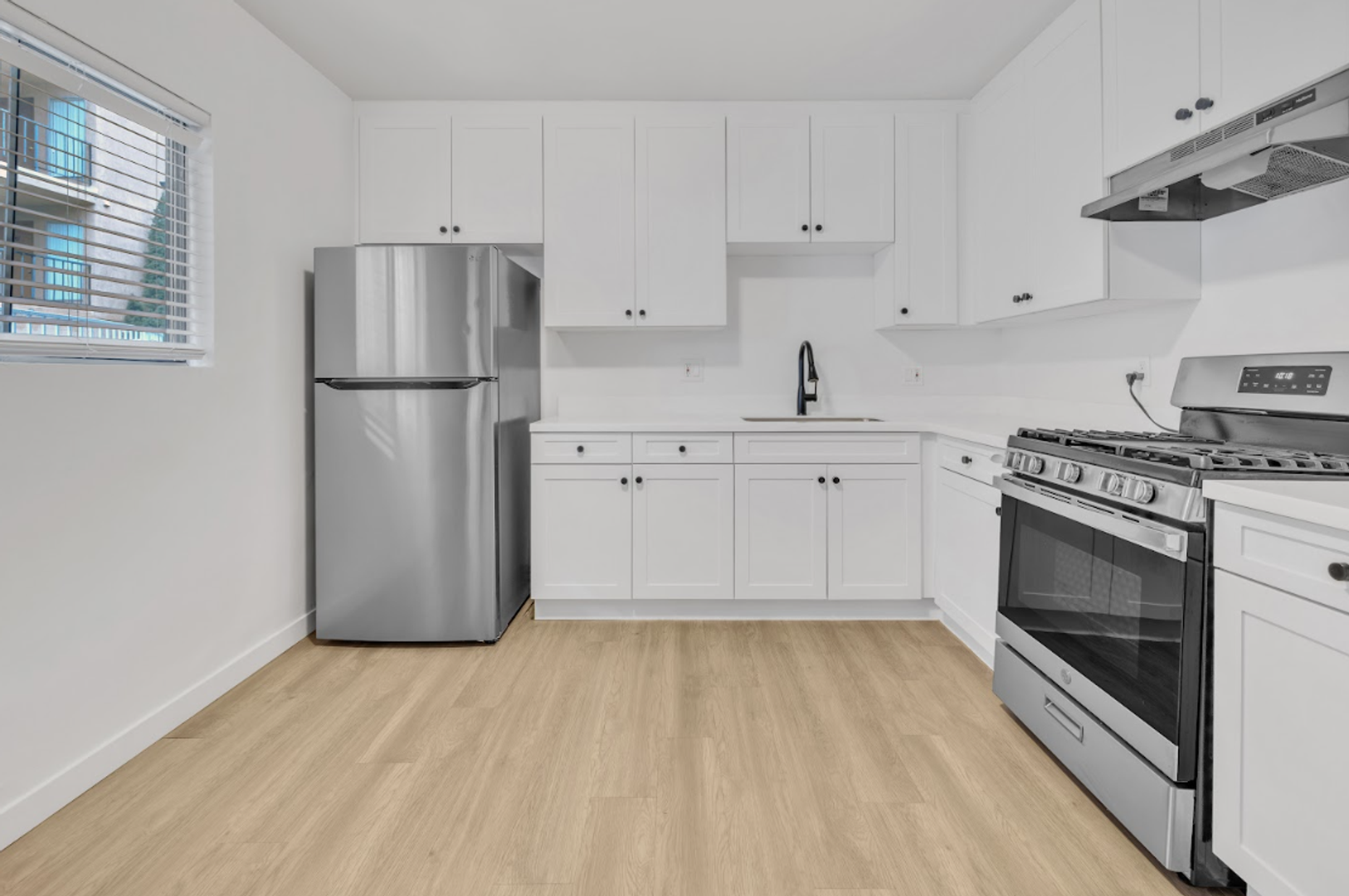 Long Beach Apartment: 3520 Elm Avenue