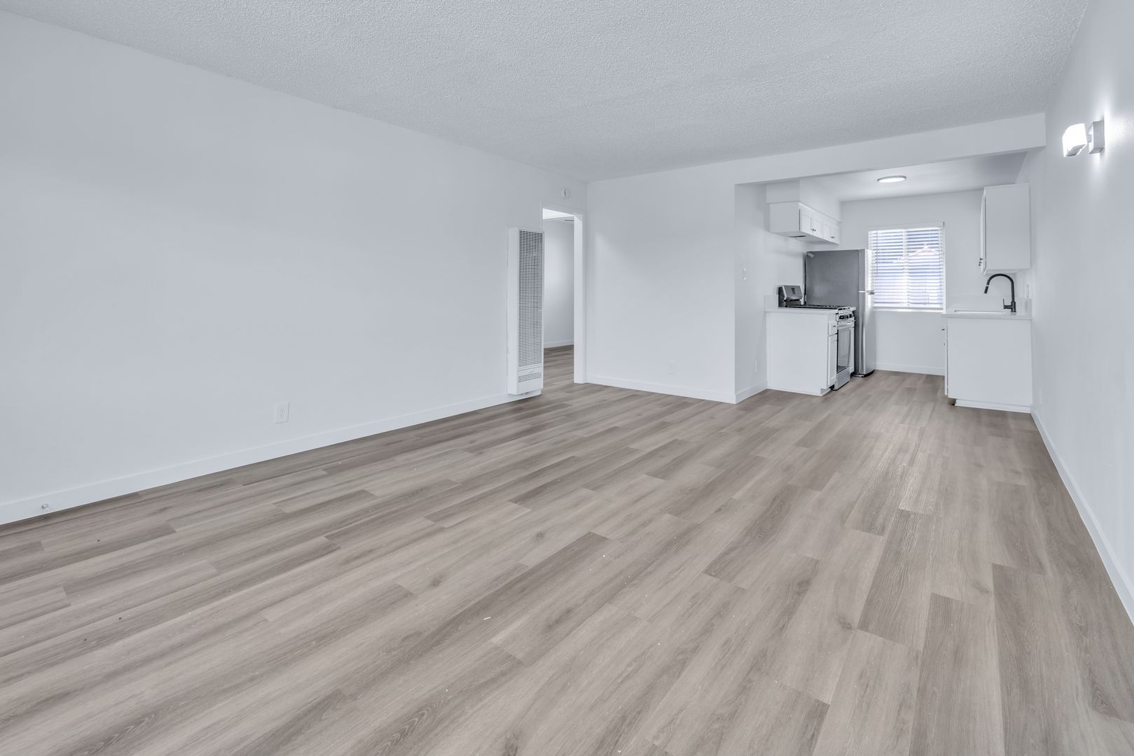 Long Beach Apartment: 4117 E 7th St