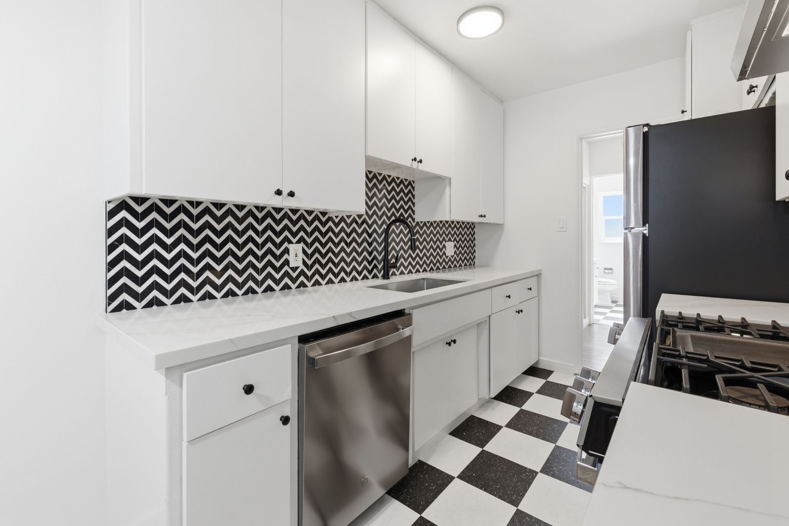 Long Beach Apartment: 1721 E. Appleton St