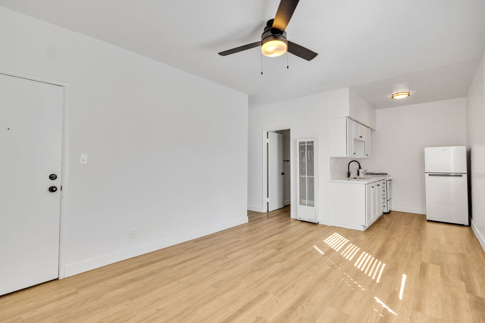 Long Beach Apartment: 237 E 9th St