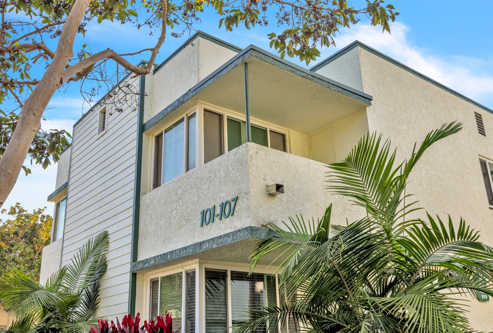 Long Beach Apartment: 101-107 Cherry Ave