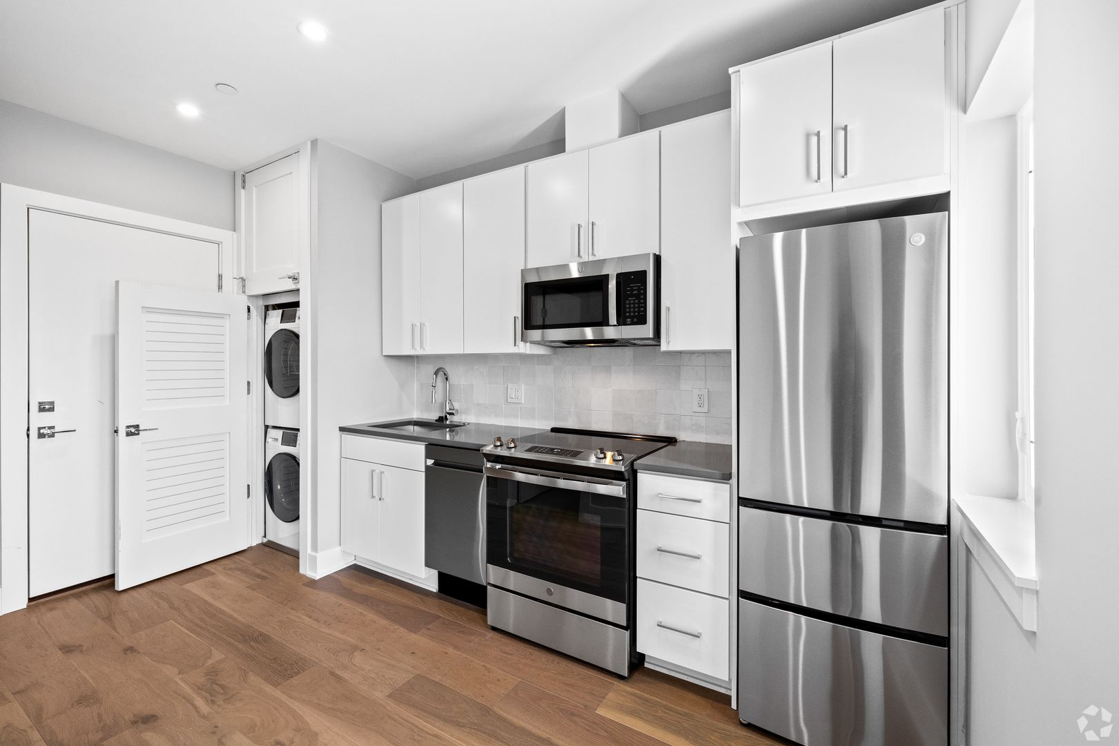 Washington Apartment: 3315 11th St NW