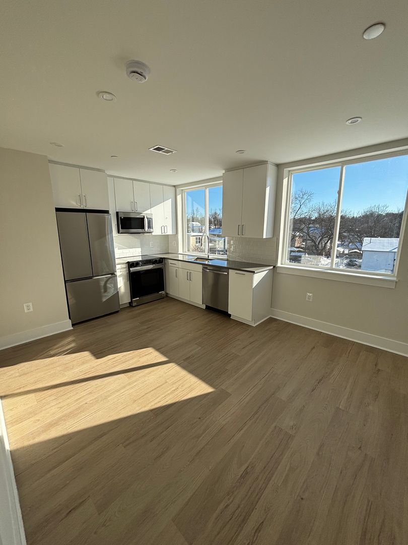 Washington Apartment: 4311 Sheriff Rd NE