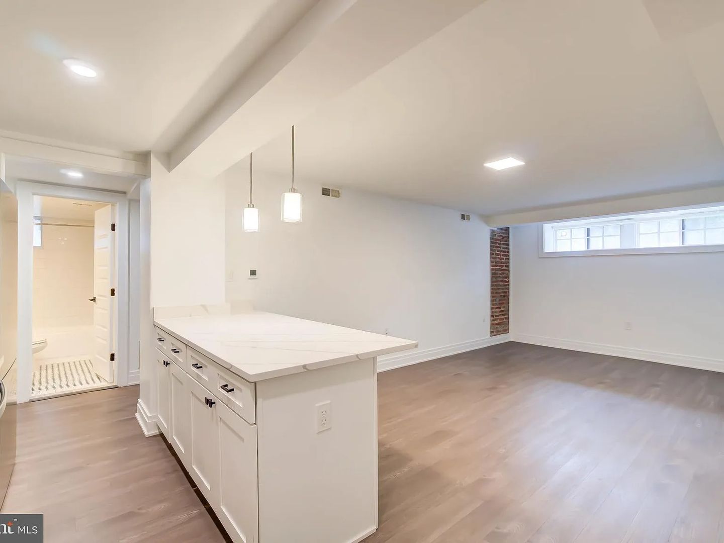 Washington Apartment: 3625 16th St NW