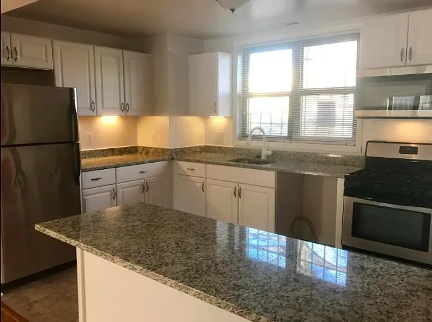 Washington Apartment: Frontier Townhomes