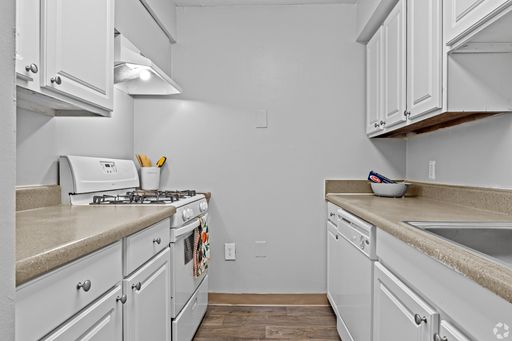 Beautiful 2BR/1BA In Downtown Portsmouth. Live For Free In March At Beacon303! – photo 1