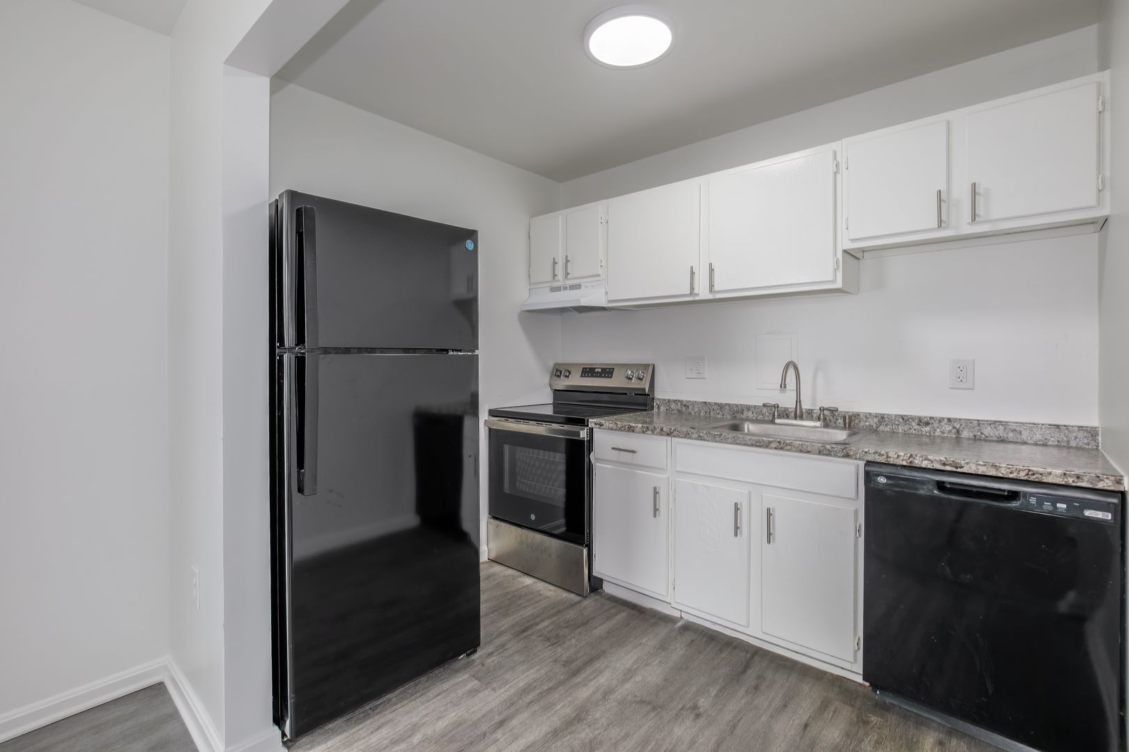 Waldorf Apartment: 2165 Crain Hwy