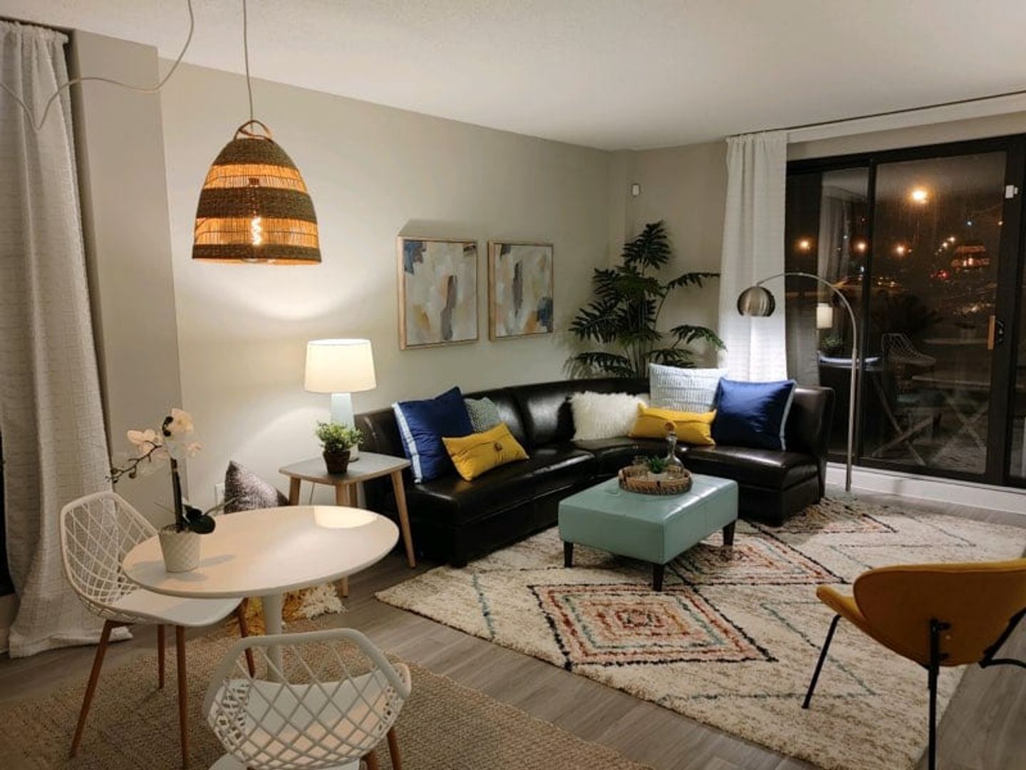 Portsmouth Apartment: 303 Effingham St